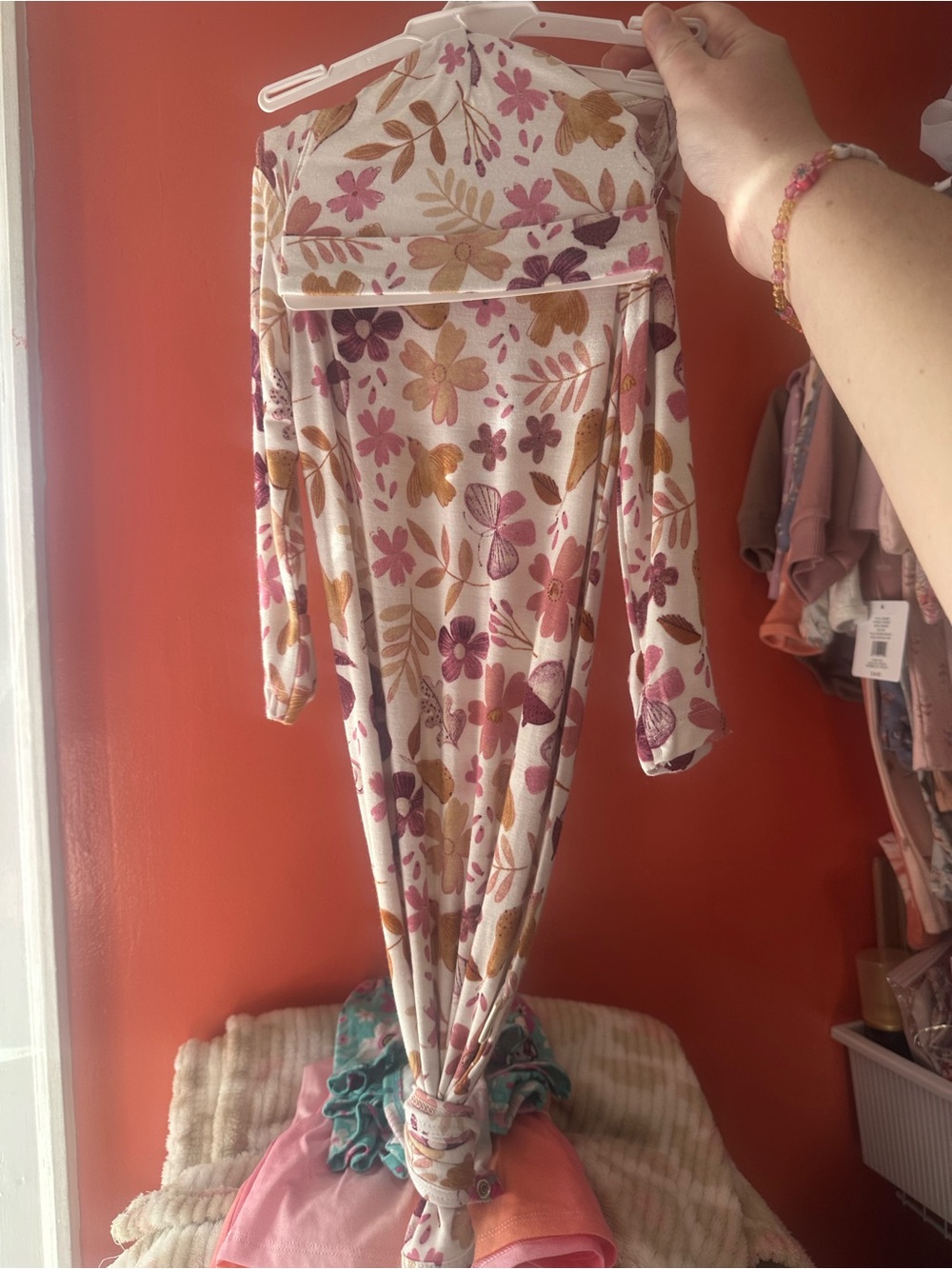 Huggies brand new knotted gown with hat